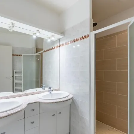 Piscine Pour 8 A ラカノー