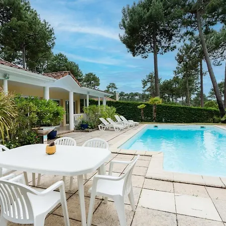 Piscine Pour 8 A * Lacanau
