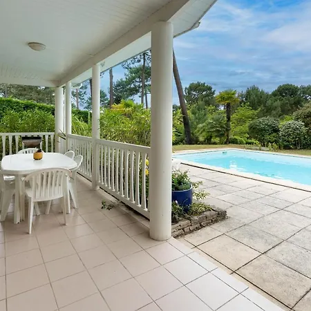 Piscine Pour 8 A * Lacanau